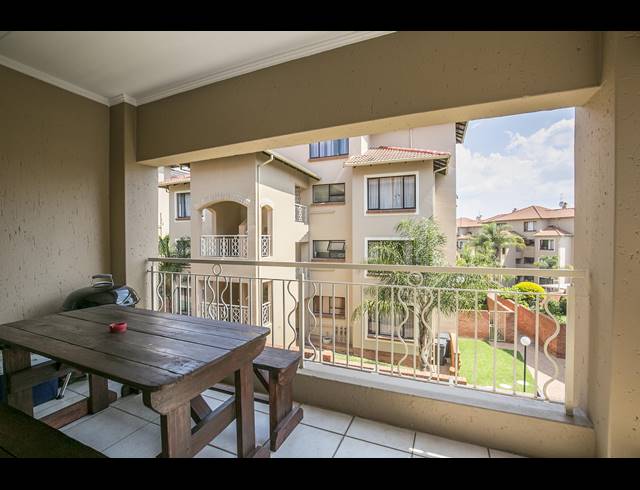 2 BEDROOM APARTMENT TO LET IN SUNNINGHILL